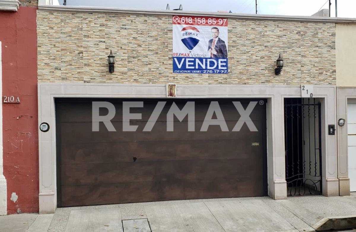 Casa en Venta de dos plantas en Zona Centro RE/MAX VICTORIA