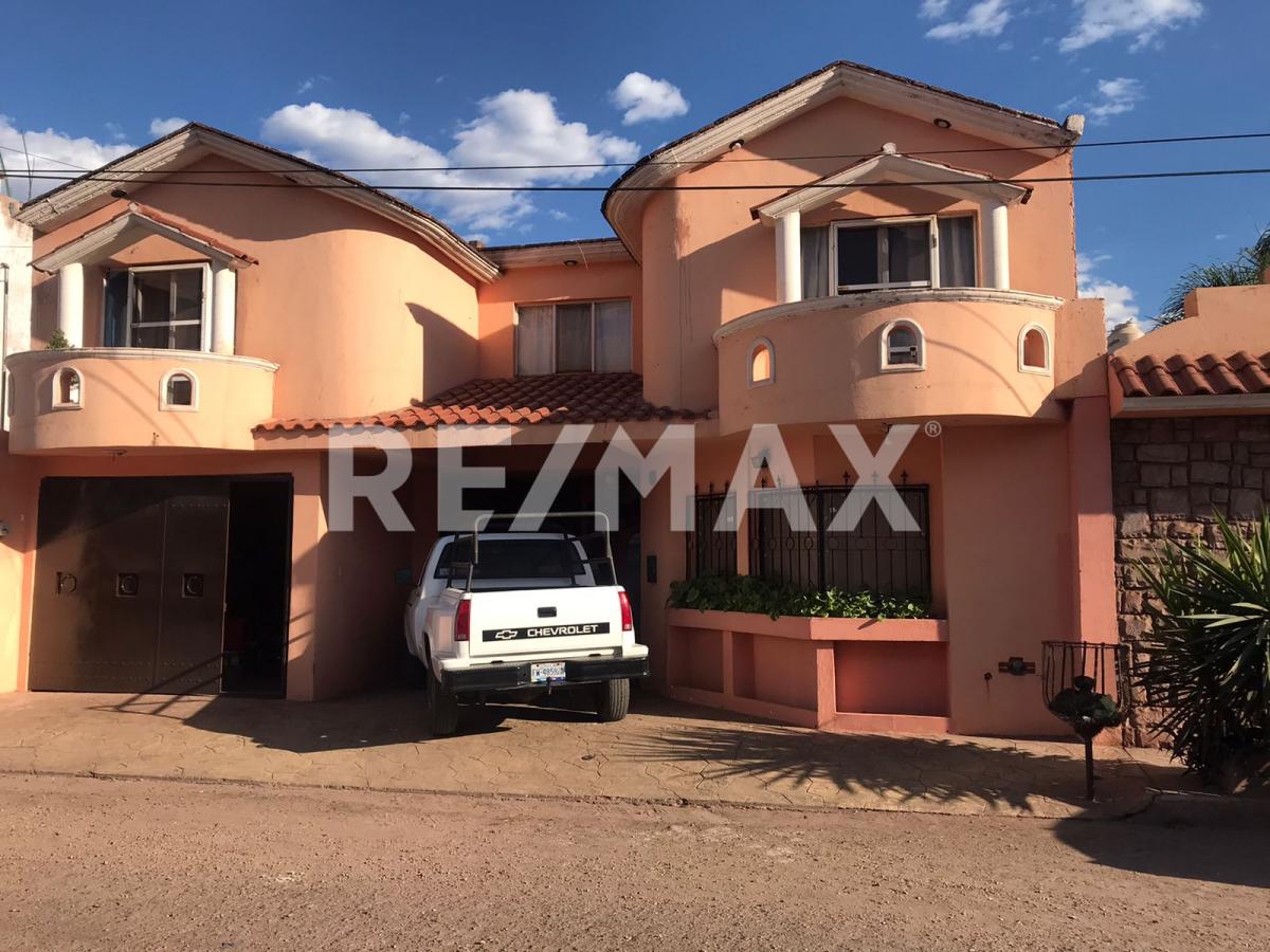 Casa en Venta con Doble Cochera RE/MAX VICTORIA
