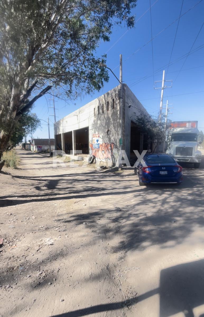 Bodega Comercial en Esquina Blvd De las Flores RE/MAX VICTORIA