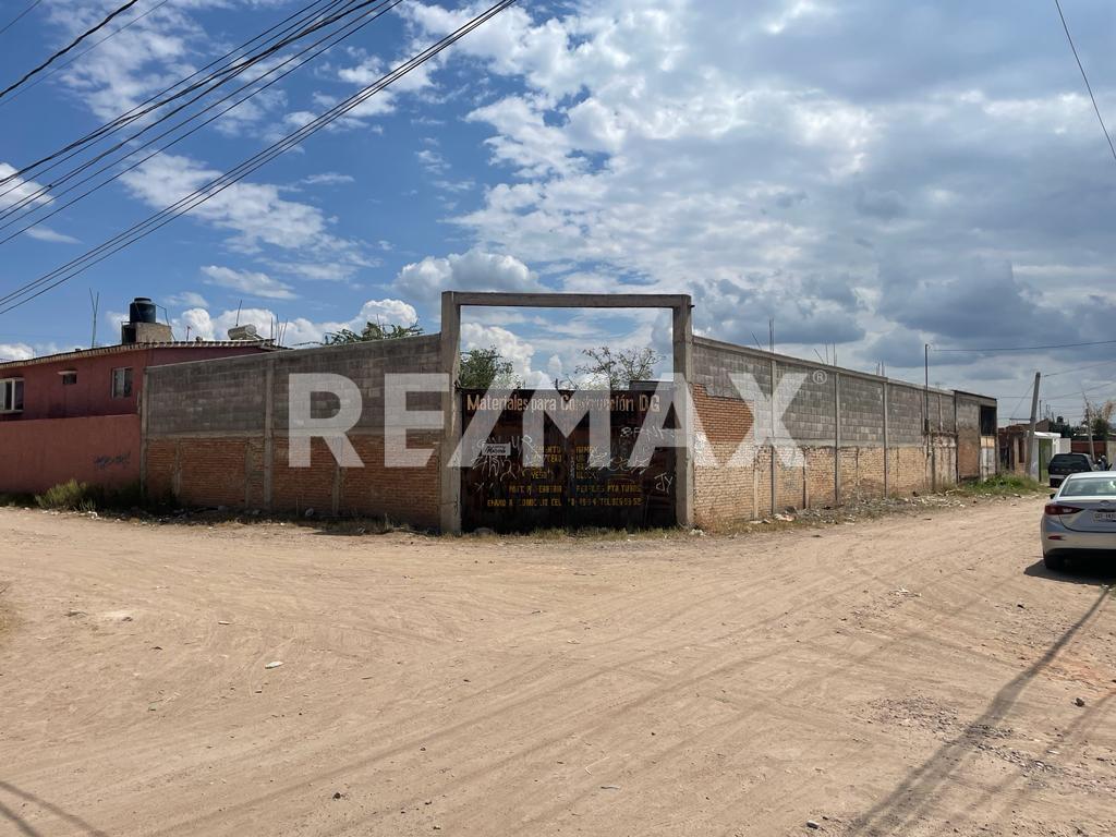 Bodega con Terreno Excedente en Venta RE/MAX VICTORIA