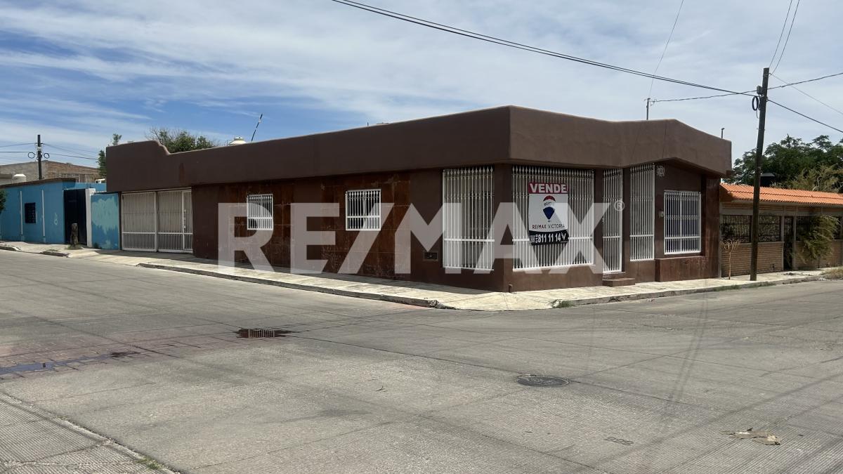 Casa en venta una sola planta en esquina Colonia Gustavo Días Ordaz